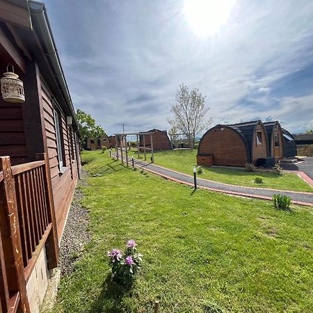 Hedgehog Glamping Pod School House Farm Hotel Leighton  Ngoại thất bức ảnh