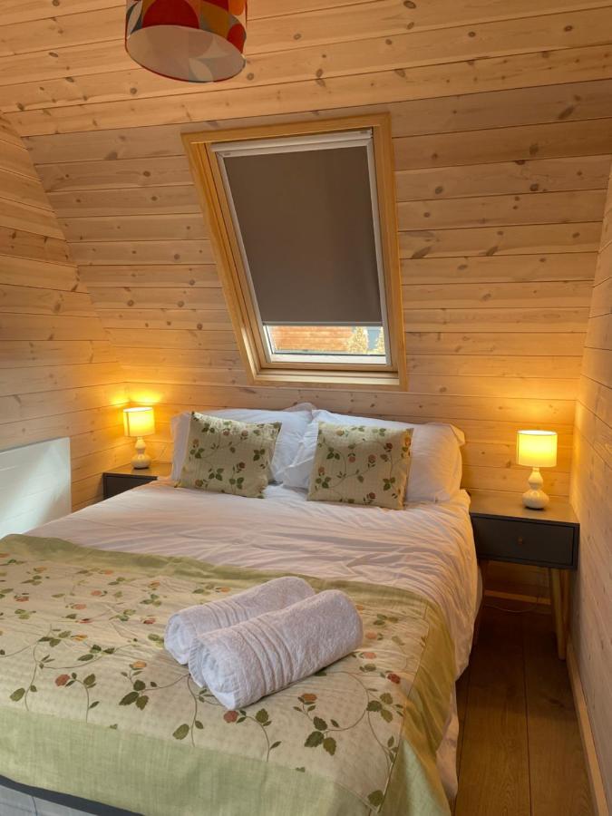 Hedgehog Glamping Pod School House Farm Hotel Leighton  Ngoại thất bức ảnh