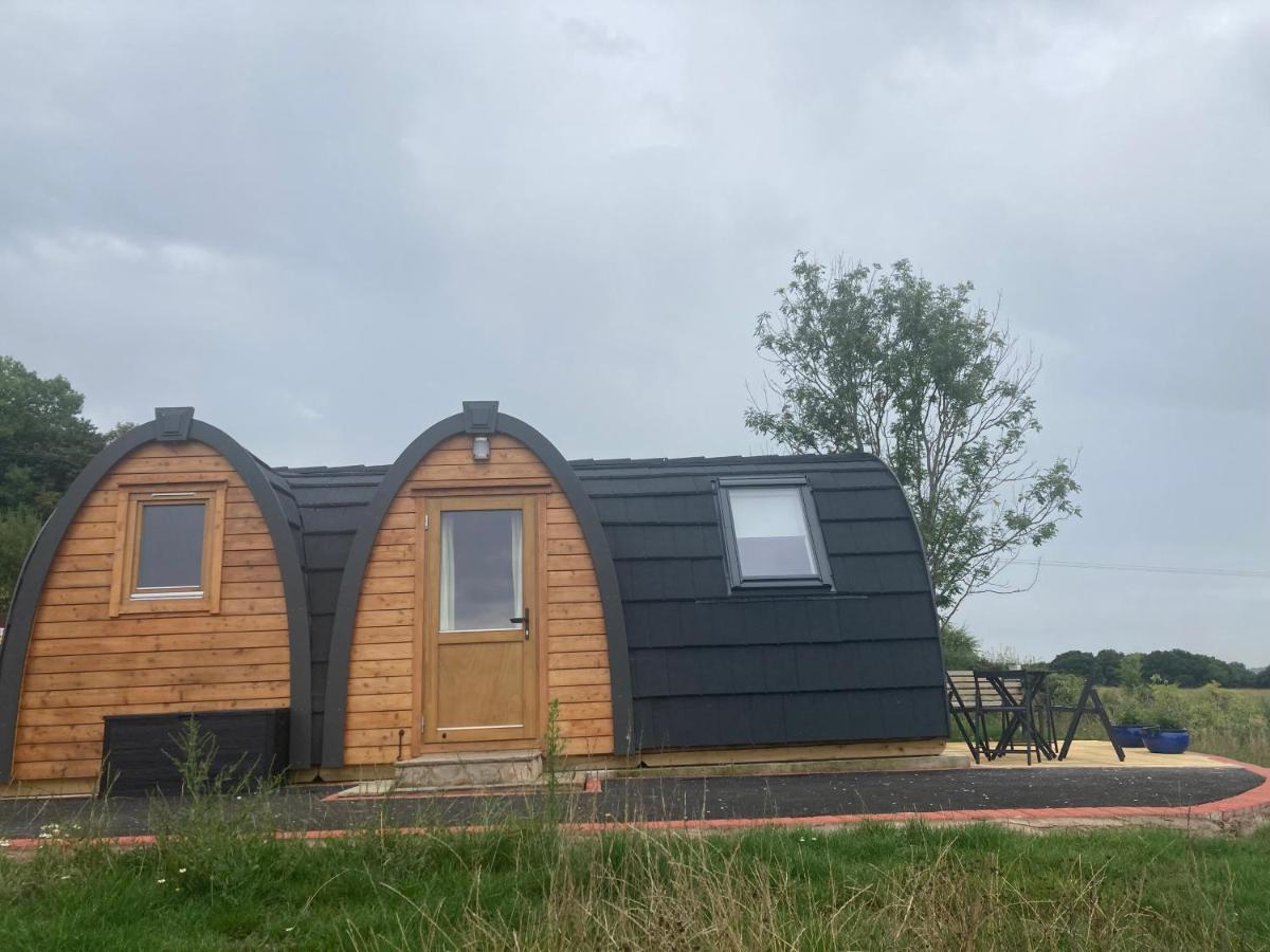 Hedgehog Glamping Pod School House Farm Hotel Leighton  Ngoại thất bức ảnh
