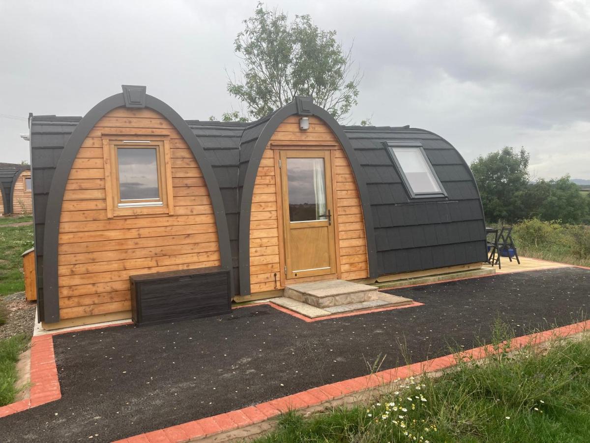 Hedgehog Glamping Pod School House Farm Hotel Leighton  Ngoại thất bức ảnh