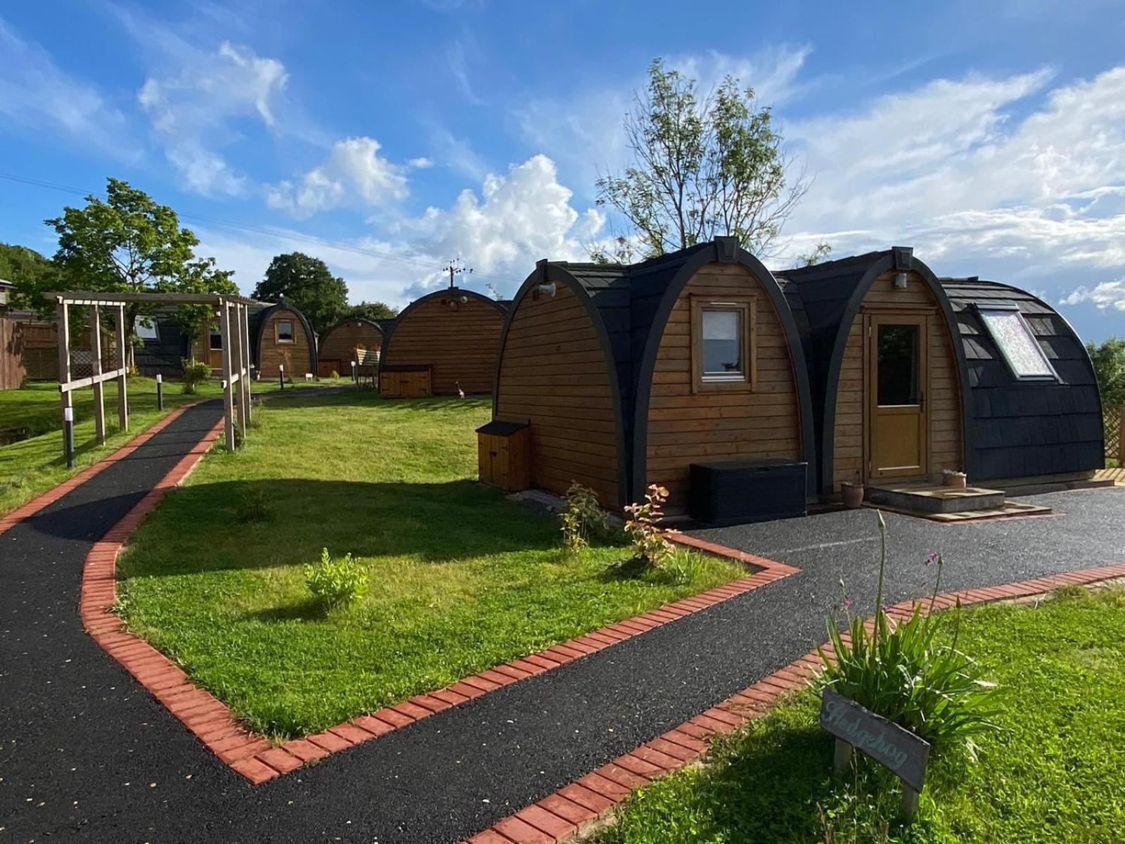 Hedgehog Glamping Pod School House Farm Hotel Leighton  Ngoại thất bức ảnh